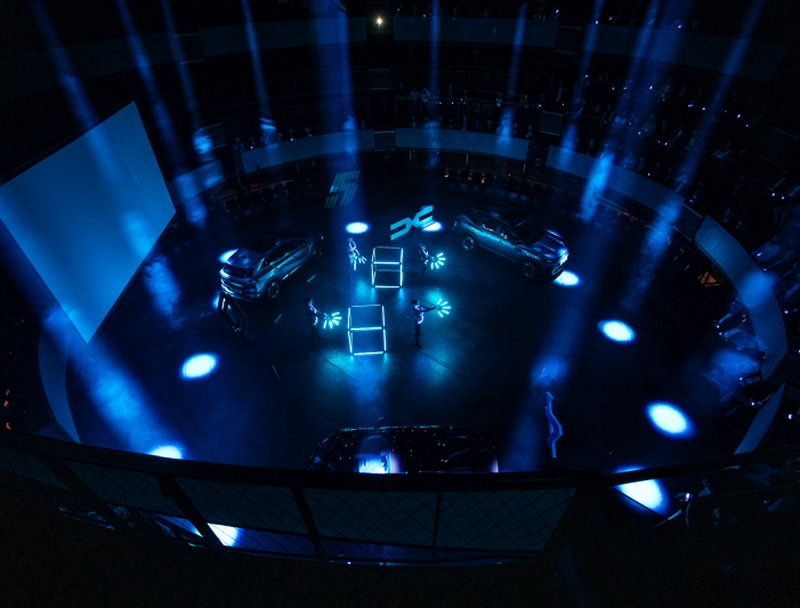 698278d39f963-tronshow1.jpg